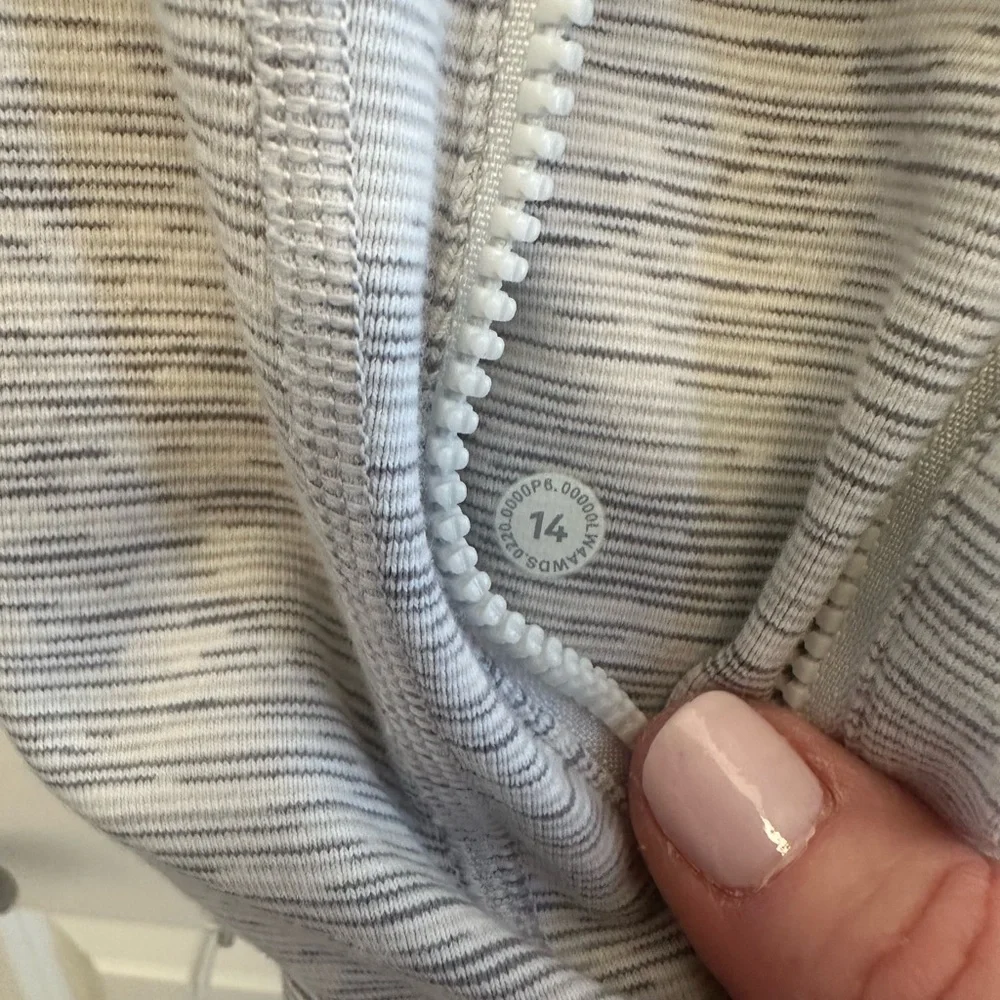 Lululemon Athletica Define Zip-Up Jacket - Picture 6 of 7